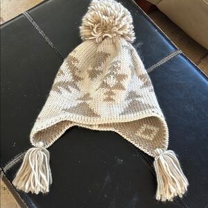 Cozy Cream Knit Pom-Pom Hat